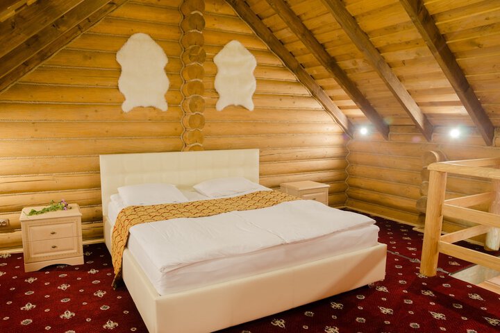 Room 4 of 79