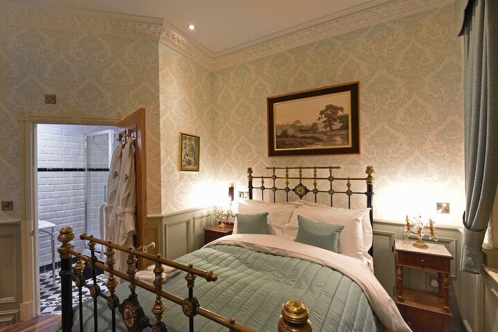 Room 4 of 42