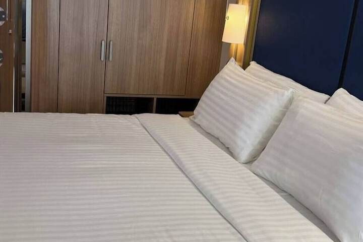 Room 10 of 22