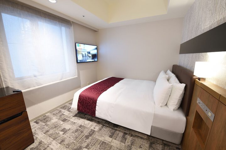 Room 13 of 36