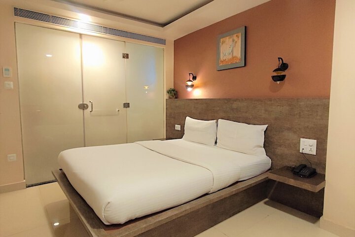 Room 12 of 52