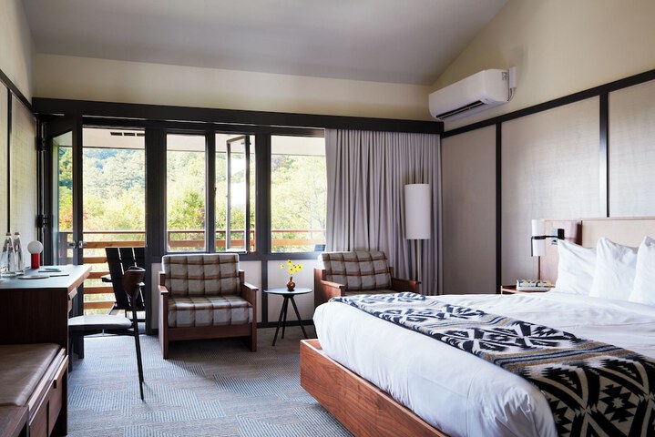 Room 5 of 18