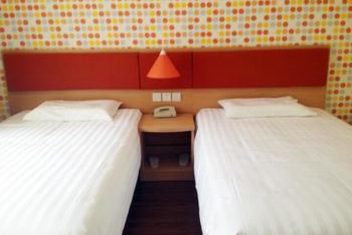 Room 10 of 23