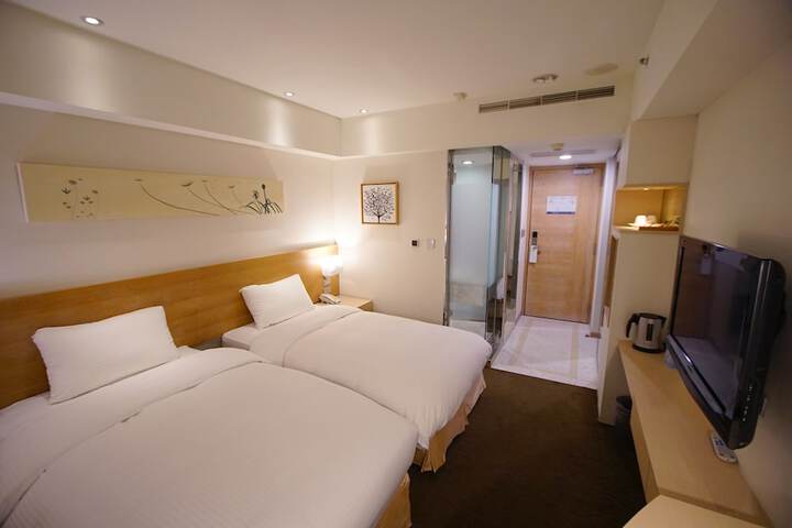 Room 28 of 60