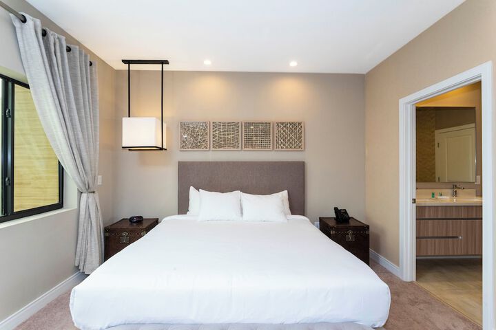 Room 32 of 107