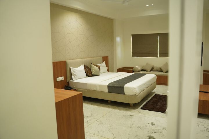 Room 5 of 13