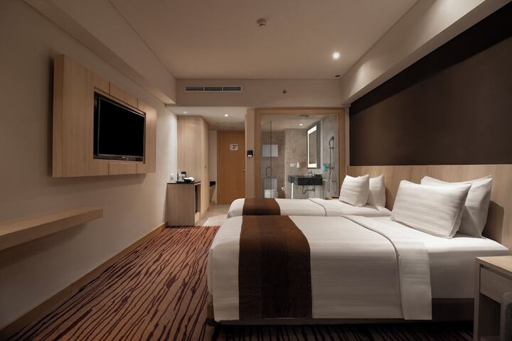 Room 9 of 25
