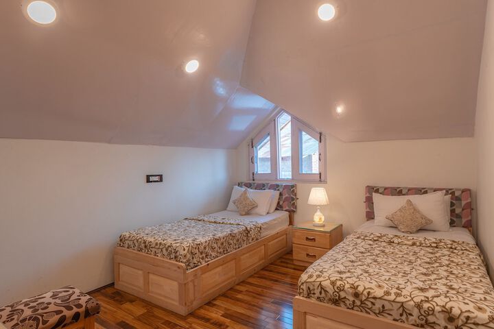 Room 8 of 38