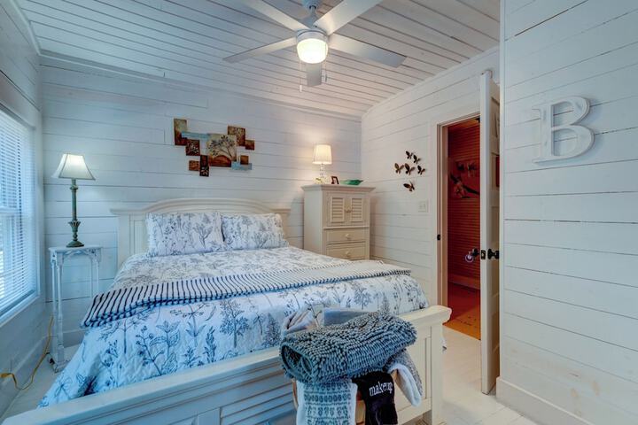 Room 8 of 84