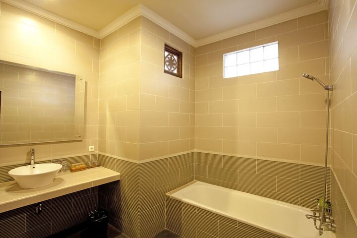 Room 16 of 27