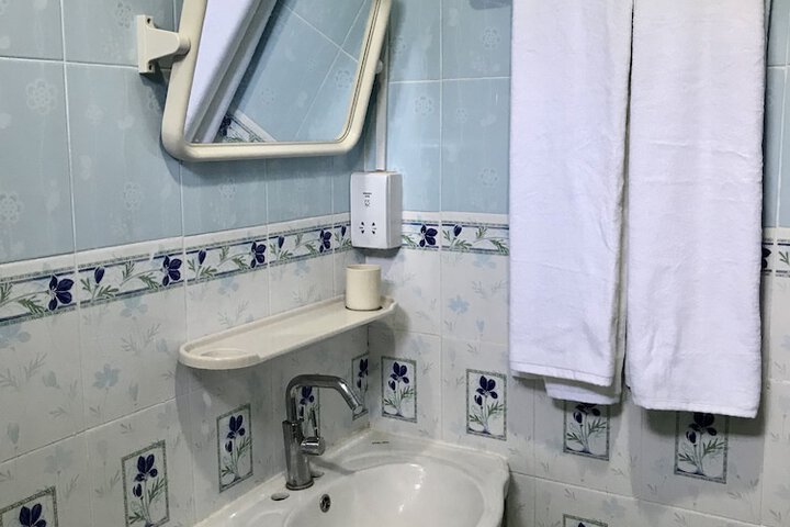 Room 9 of 11