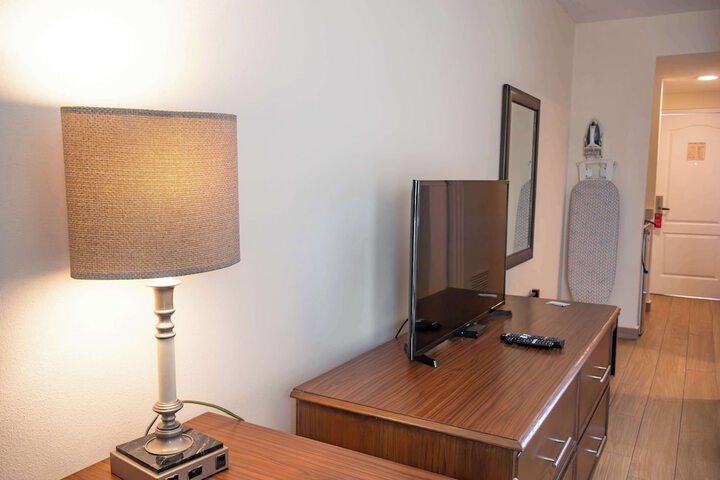 Room 44 of 102