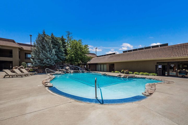 Hotel Pool