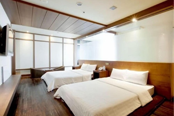 Room 7 of 51