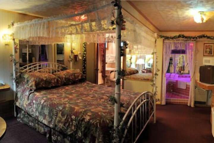 Room 7 of 10