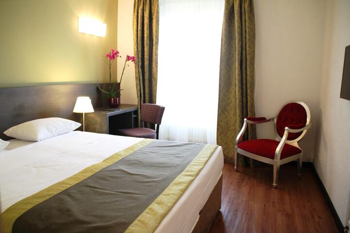 Room 14 of 49