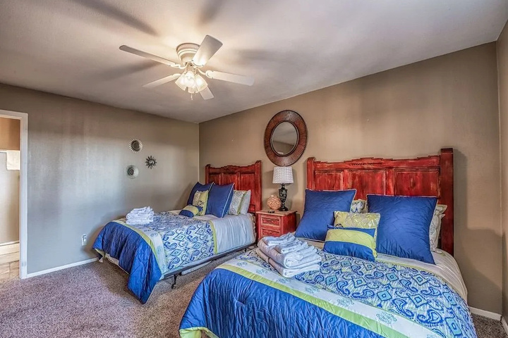Room 5 of 16