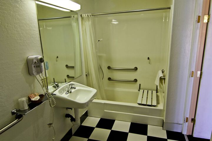 Room 14 of 26