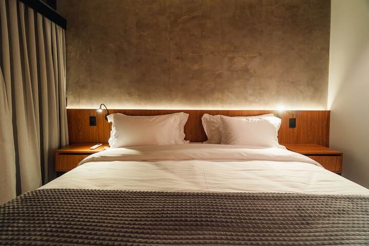 Room 9 of 42