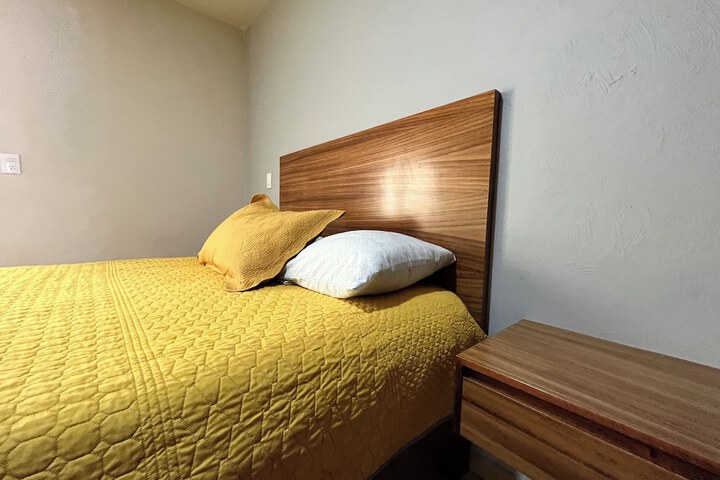 Room 7 of 32