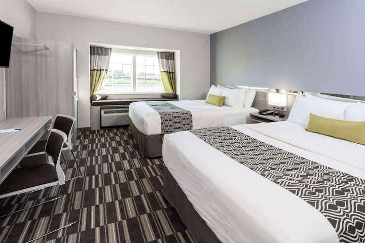 1 Queen Bed (17 of 19)