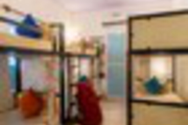 Room 32 of 189