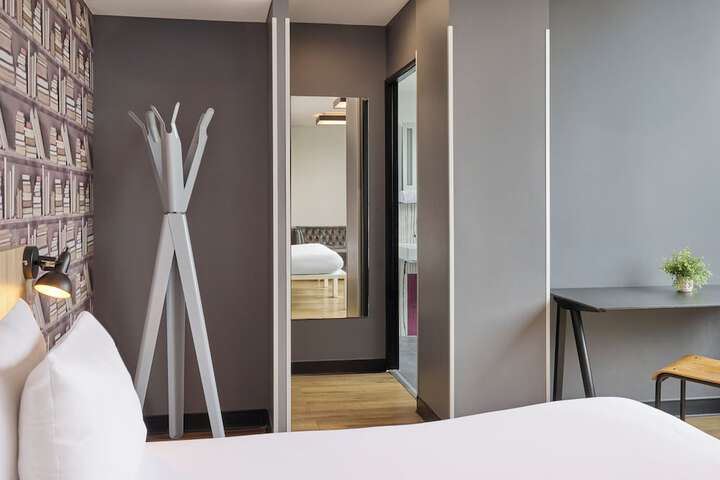 Room 10 of 72