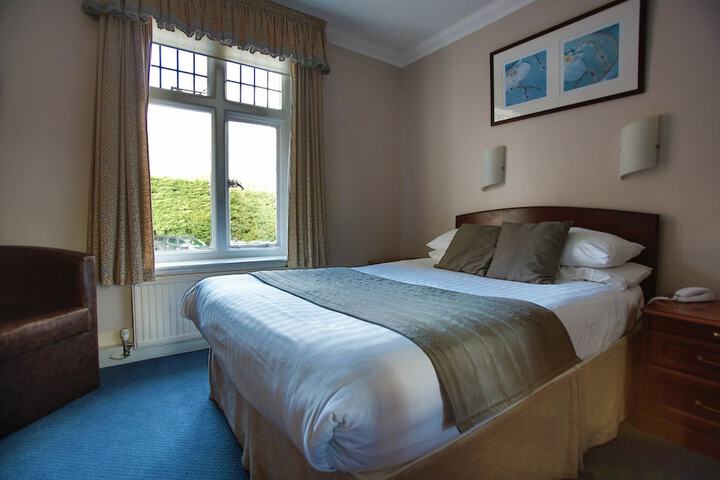 Room 3 of 43