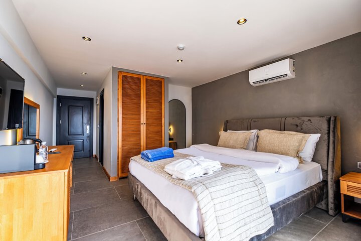 Room 42 of 94