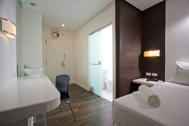 Room 9 of 27