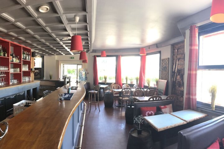 Dining 11 of 26