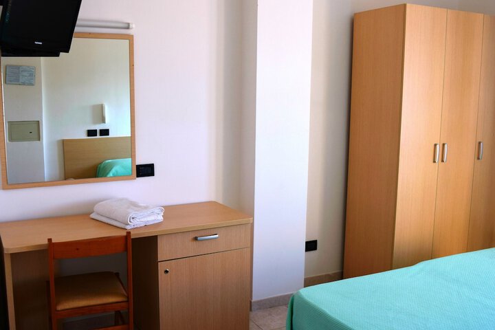 Room 6 of 35