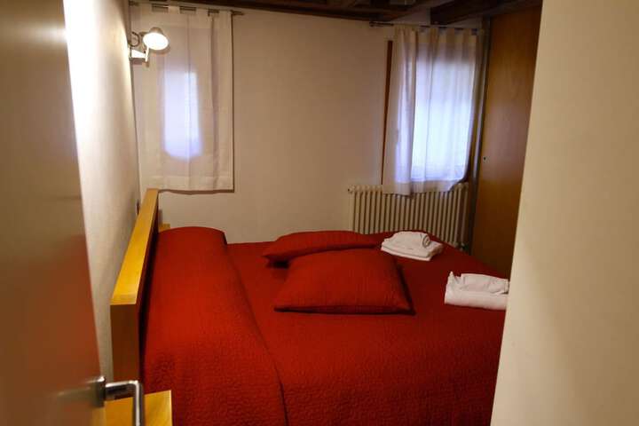 Room 8 of 96