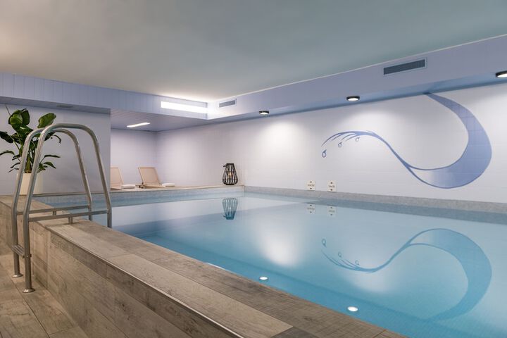 Pool Hotel