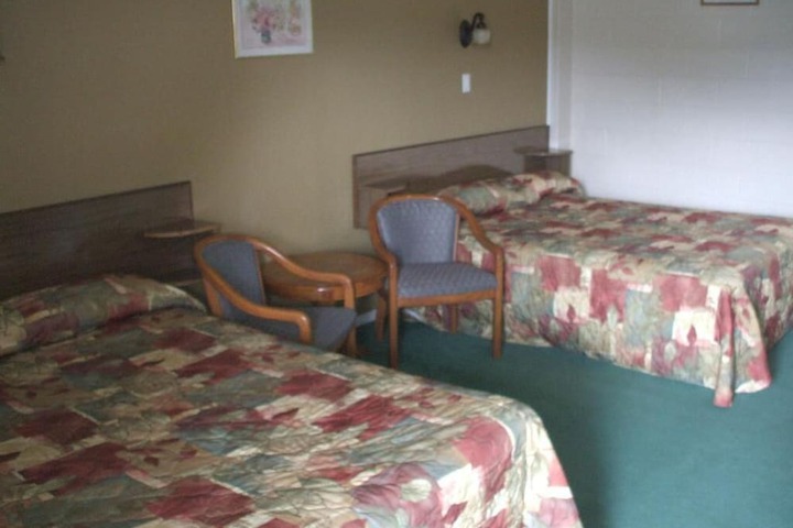 Room 18 of 132