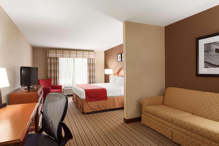 1 King Bed (4 of 12)