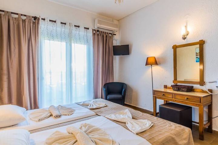 Room 9 of 27