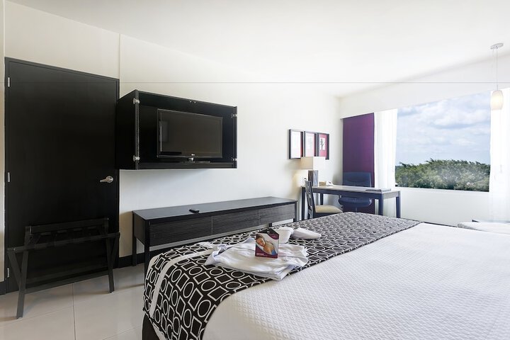 Room 28 of 213