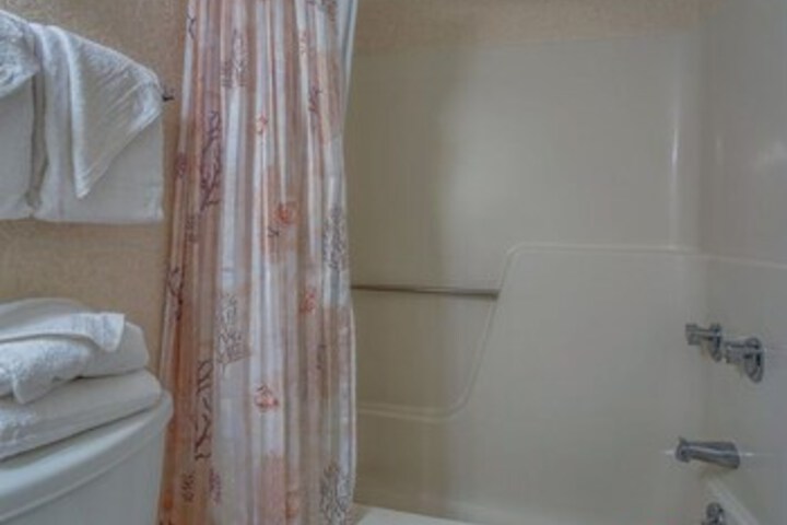 Room 18 of 122