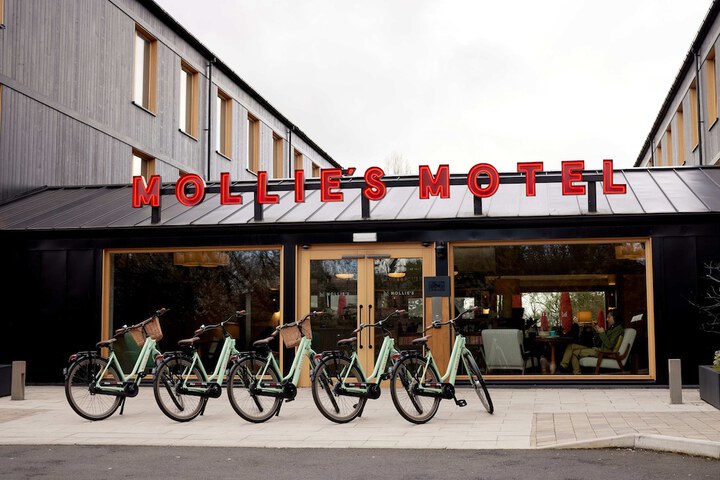 Exterior of Mollies Bristol