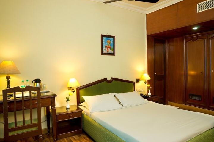 Room 4 of 14