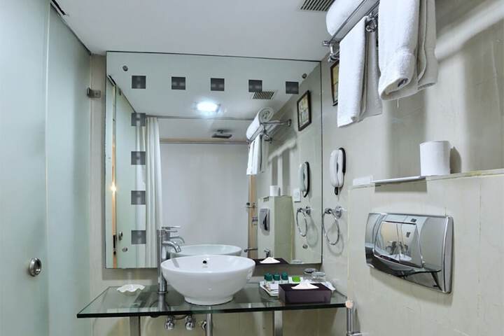 Room 36 of 63