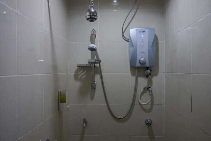 Room 10 of 18