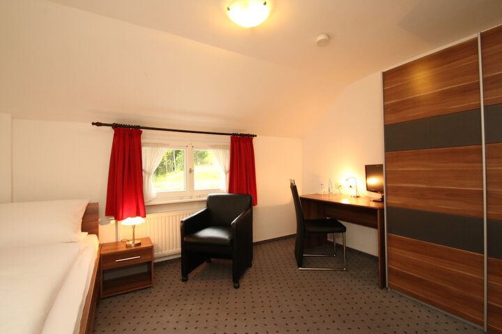 Room 6 of 51