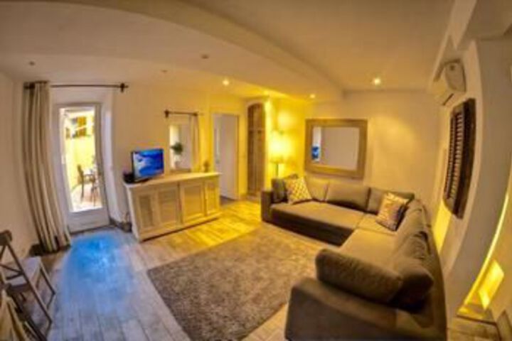 Room 15 of 16
