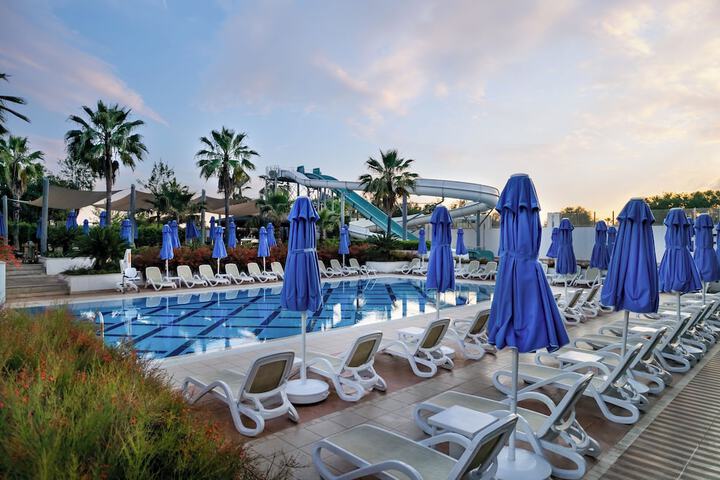 Hotel Pool