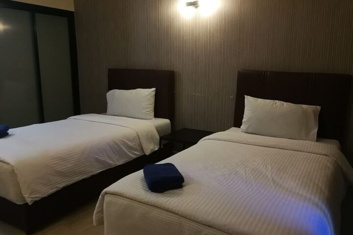 Room 7 of 42