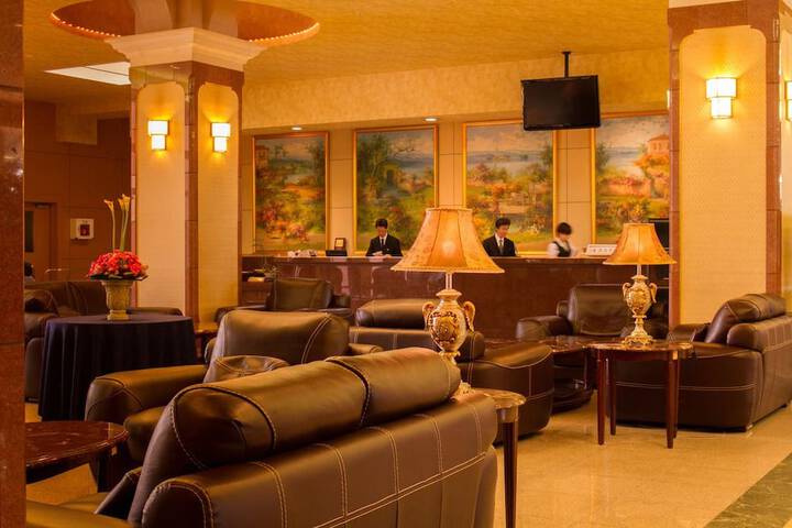 Entrance & Lobby