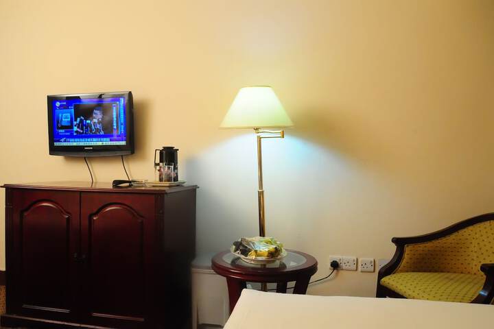Room 17 of 33