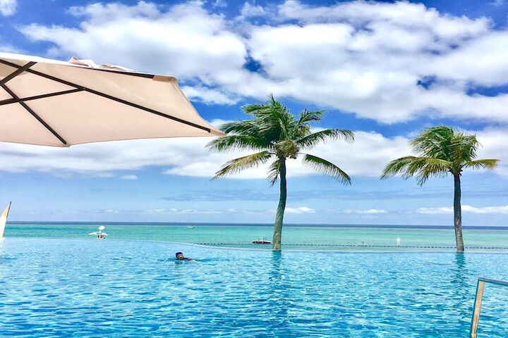 Hotel Pool